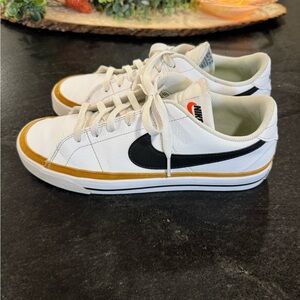 Nike Court Legacy Next Nature Women’s Sneakers size 9.5
